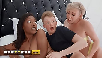 Dee Williams Har En Hemmelig Seksuell Opplevelse Med Jimmy, Og Så Blir Stedatteren Hennes Med Dem For En Trekant - Brazzers.